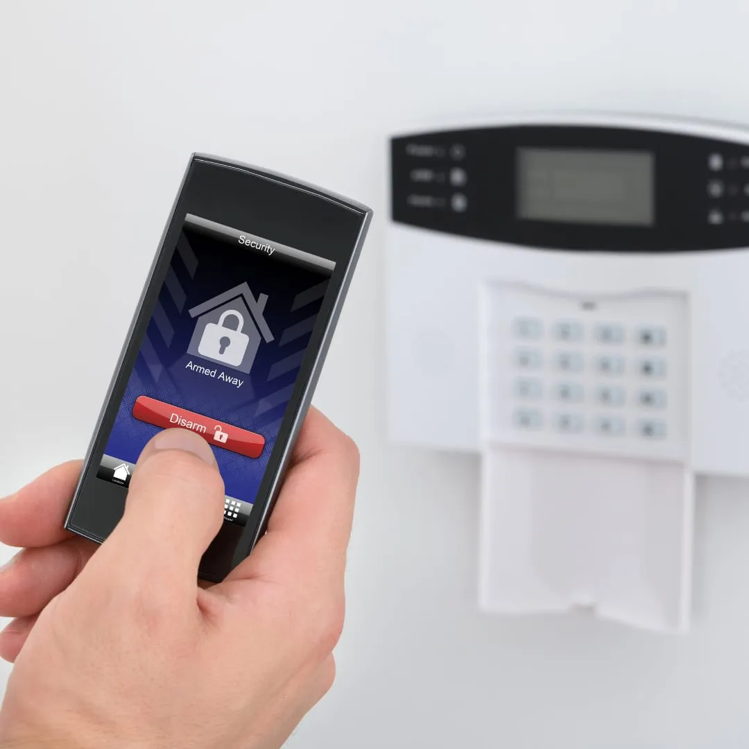 Duvara monte alarm paneli ve akıllı telefondan alarm kontrolü